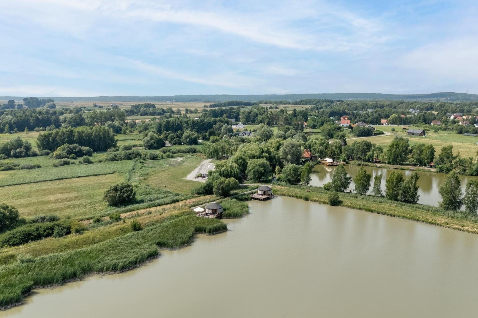 Chatka Pradziadka I Jurty Na Wodzie Pokrowka Exteriér fotografie