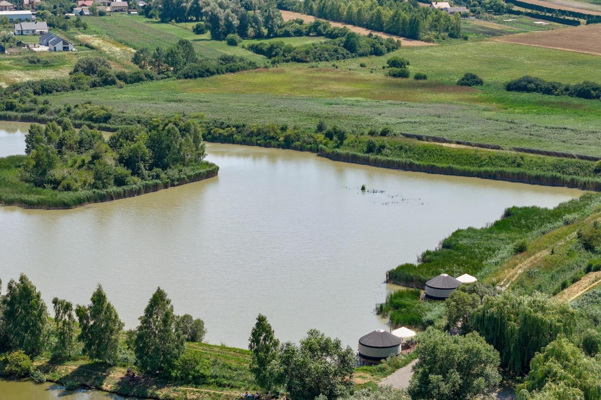 Chatka Pradziadka I Jurty Na Wodzie Pokrowka Exteriér fotografie