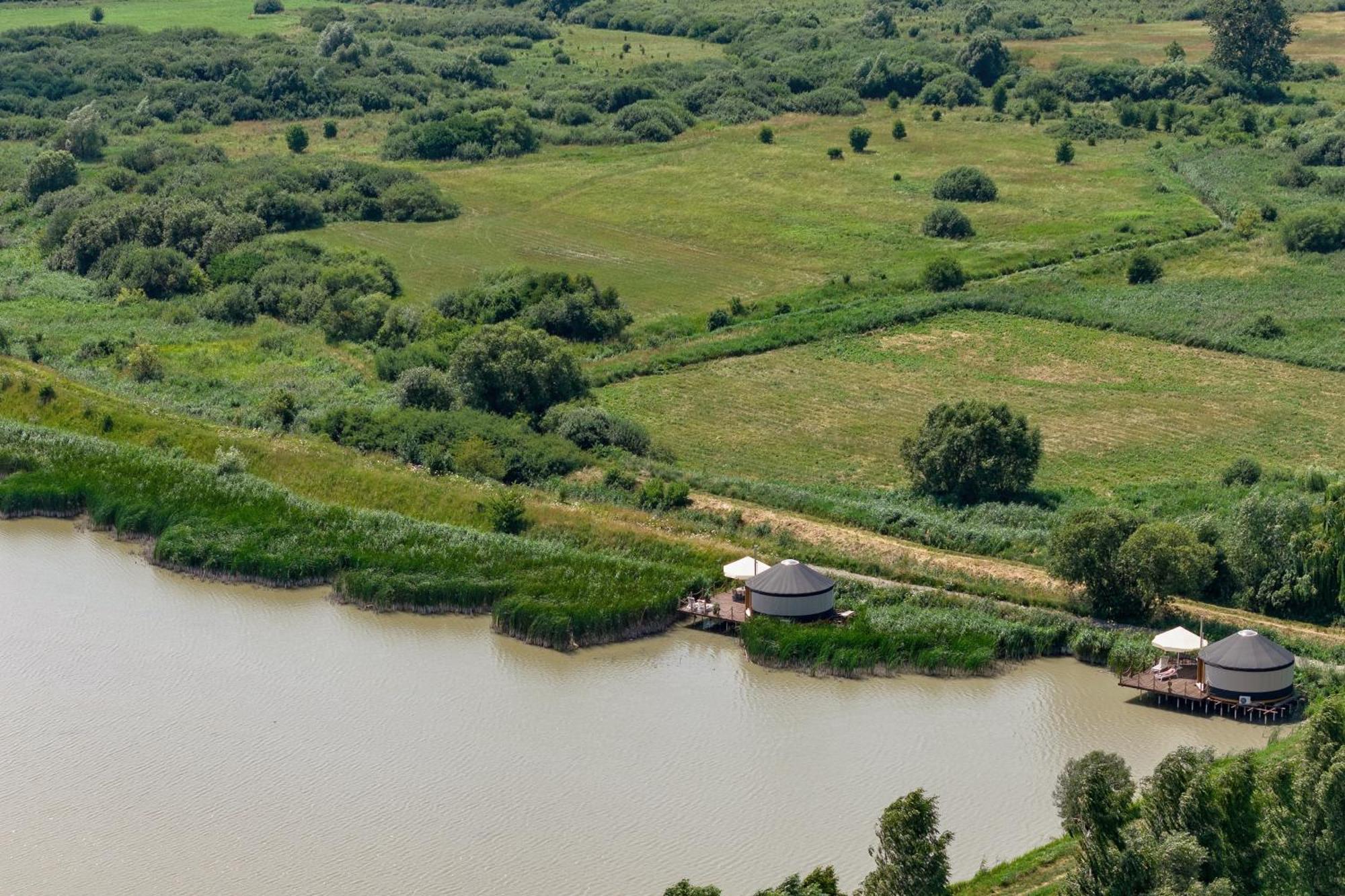 Chatka Pradziadka I Jurty Na Wodzie Pokrowka Exteriér fotografie